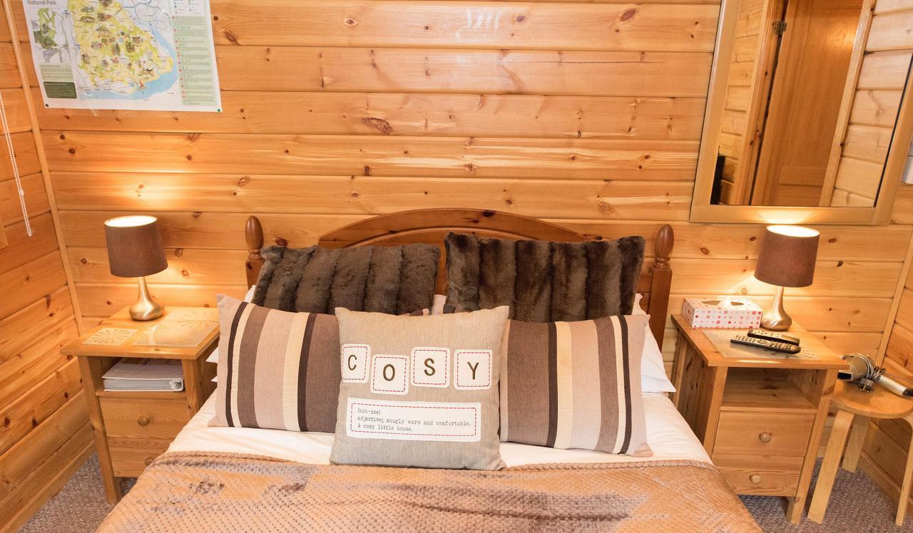 Cypress Log Cabins Accommodation Godshill  Exteriör bild